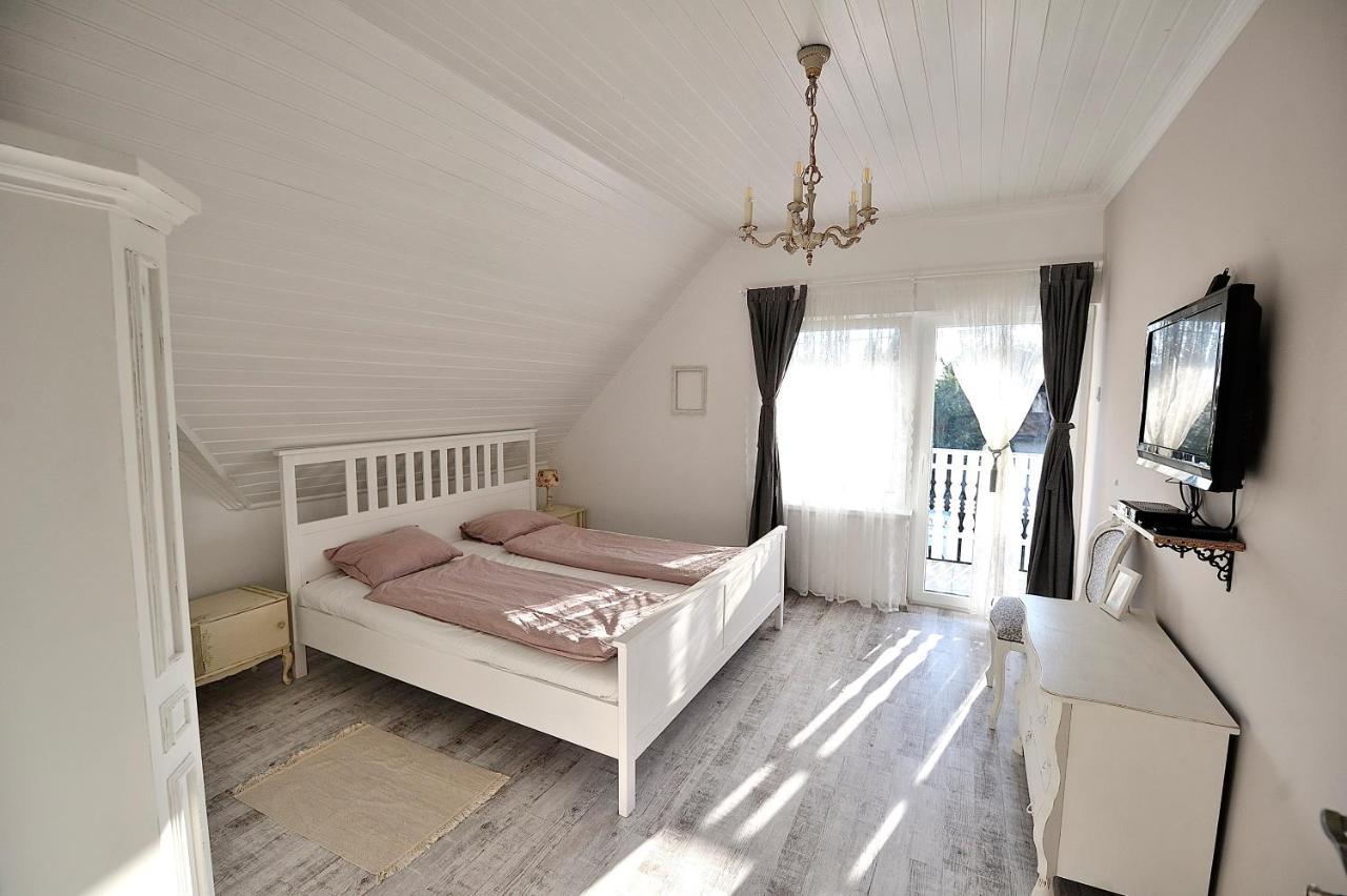 Vintage Lelle Apartment